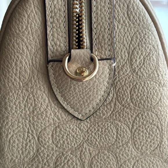 Coach Rowan in Oat Signature Leather with Wristlet - Picture 10 of 12